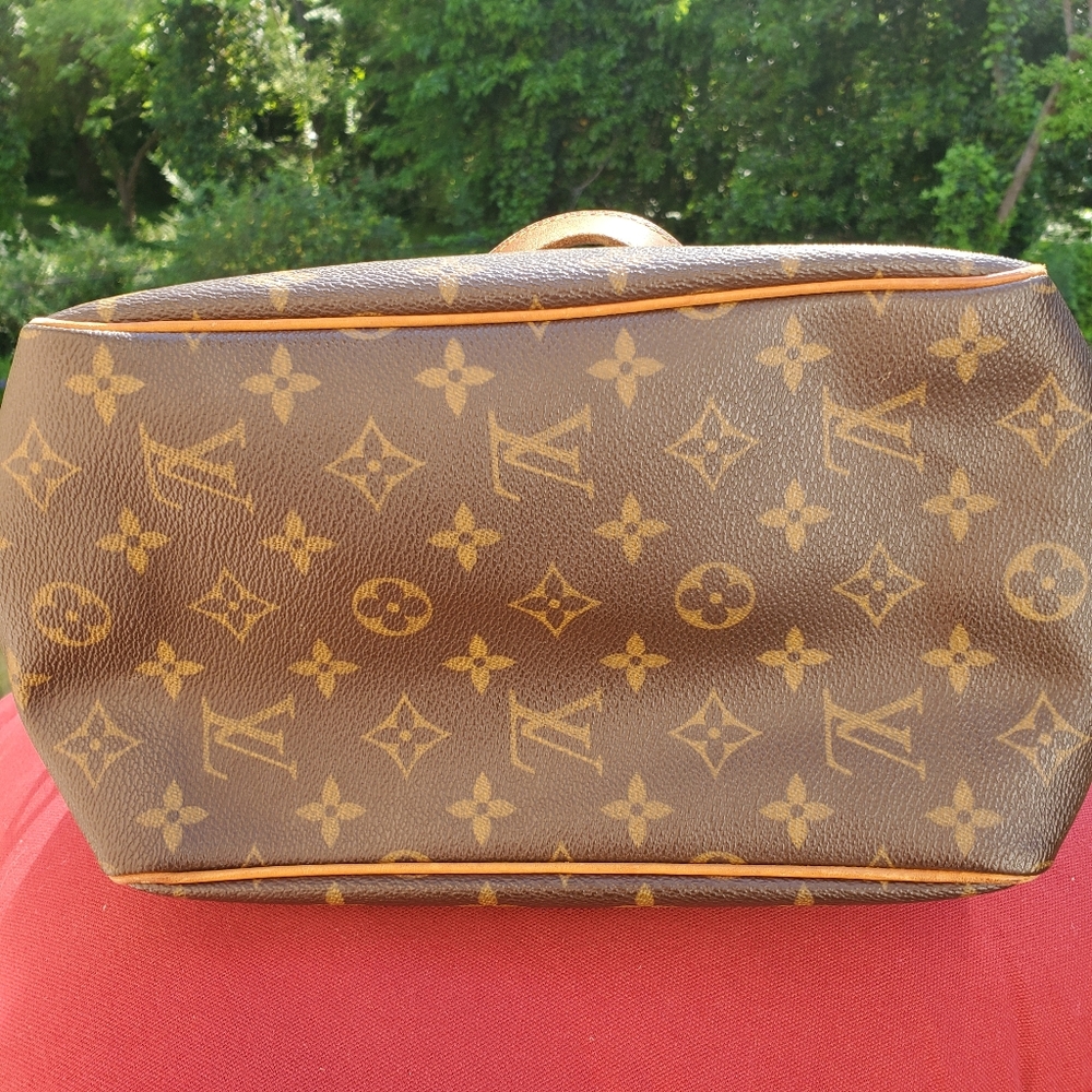 Louis Vuitton Monogram Vertixal Batignolles Tote - Picture 8 of 16